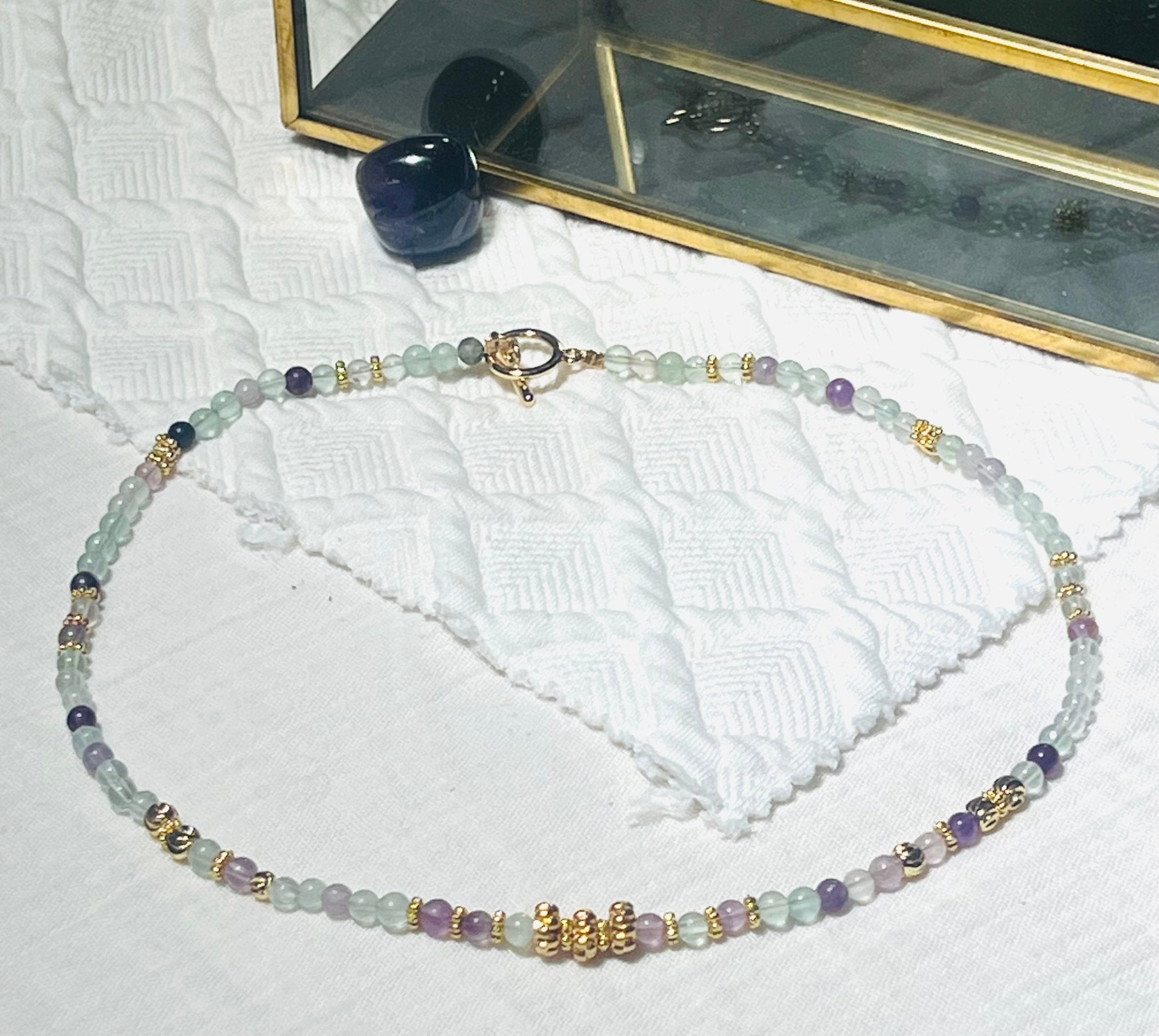 ANAYA collier plaqué or avec Pierres semi - précieuses Fluorite et Calcédoine - Inès & Zoé