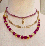 Collier Chandra en plaqué or avec perles en grenat rhodolite