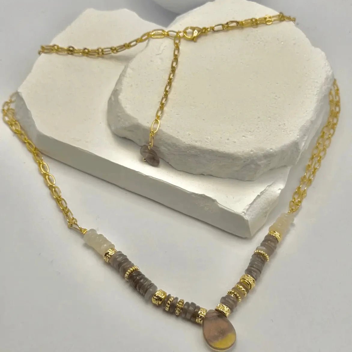 Collier long HAMSA en labradorite et plaqué or - Inès & Zoé