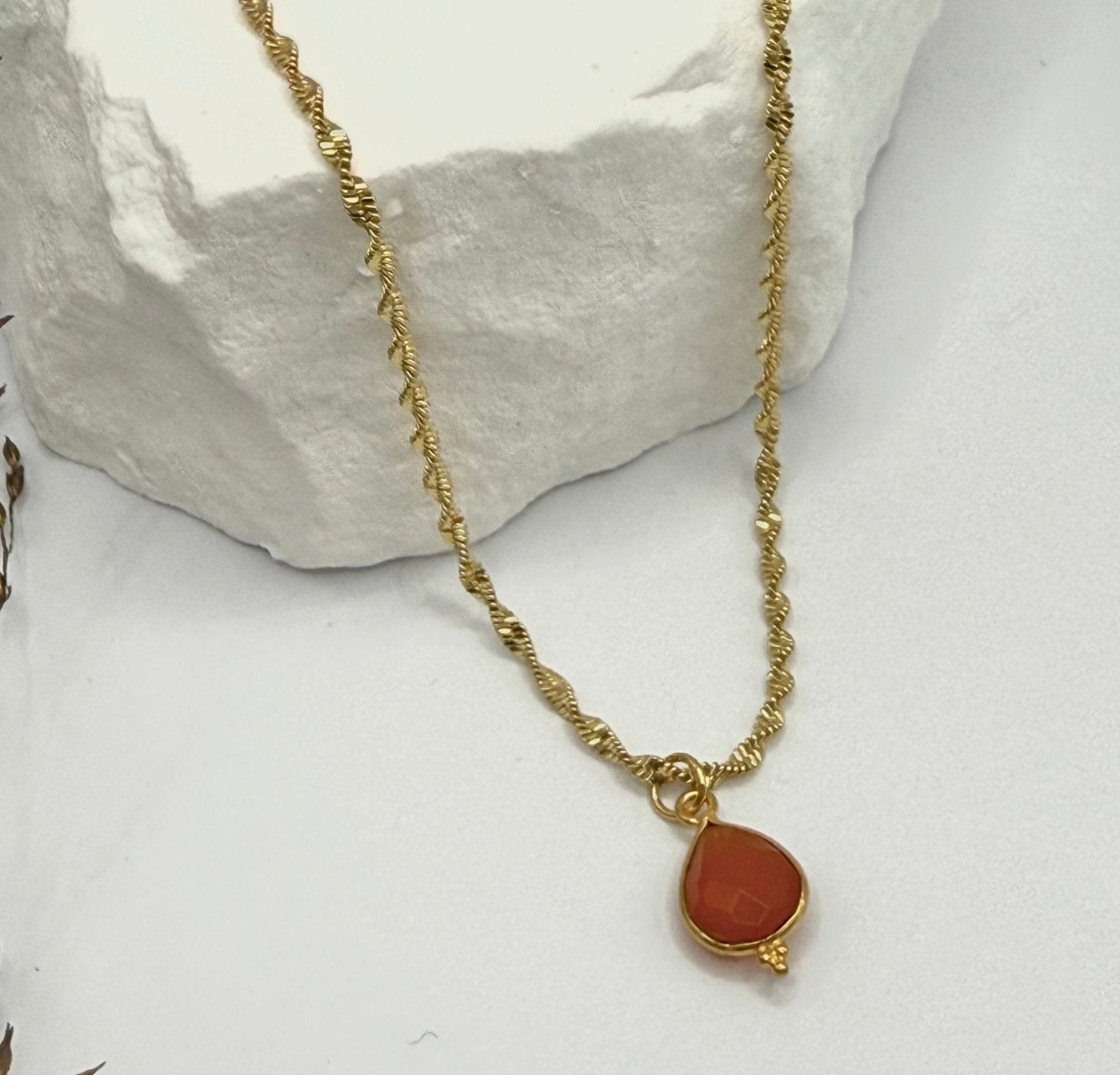 DEV Collier plaqué or et Cornaline. - Inès & Zoé