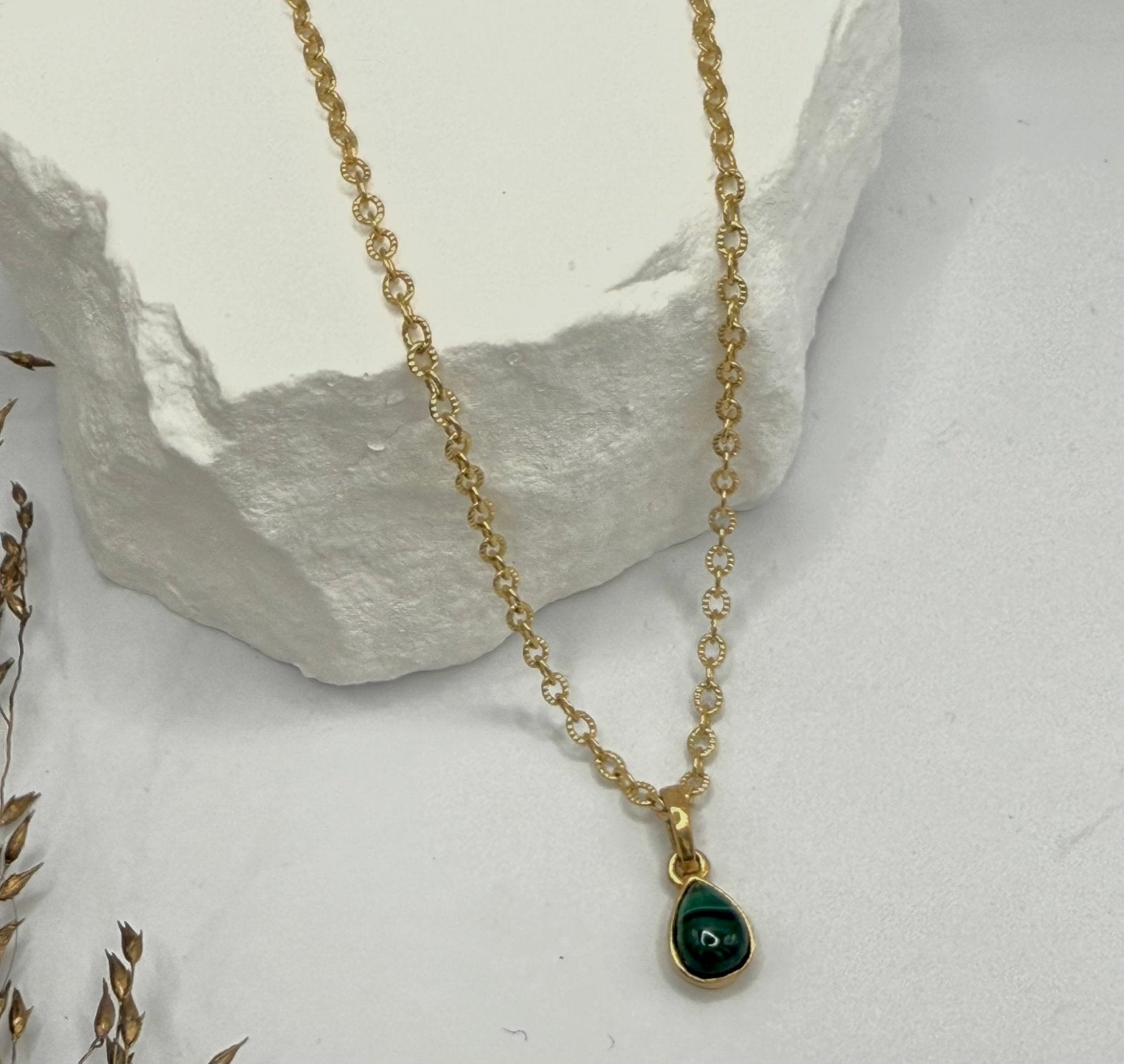 DEV Collier plaqué or et Malachite. - Inès & Zoé