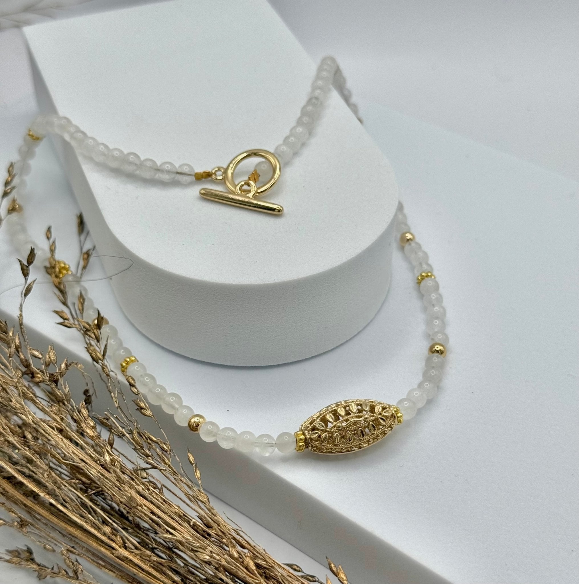 ILESH collier plaqué or avec Pierres semi - précieuses Pierre de Lune. - Inès & Zoé