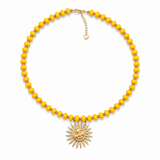 Collier ICHA en perles heishi jaunes et pendentif soleil plaqué or, bijou bohème chic Inès & Zoé