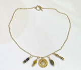 Collier Hari – Charms plaqué or et perles vintage