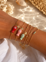 Bracelet ICHAA porté – 4 coloris poisson porcelaine & cœur plaqué or bohème chic - Inès & Zoé