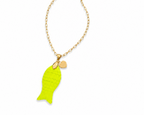 Sautoir SOLOW jaune fluo pendentif poisson résine plaqué or – sautoir bohème chic été Inès & Zoé